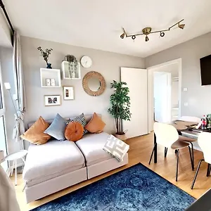 https://urban-living-top-floor-apartment.hamburg-hotels-de.com